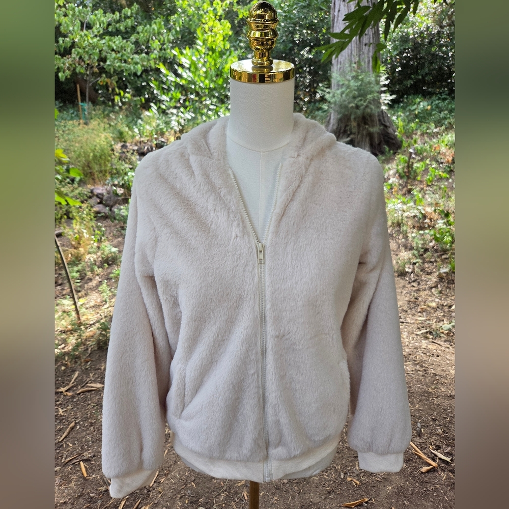 Francescas Franki NWT Women's White Fleece Hoodie‎